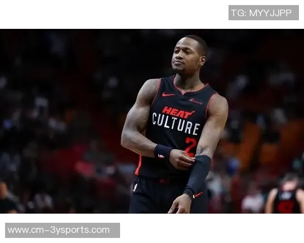 罗齐尔出庭时手铐脚镣加身穿着黄蜂队连帽衫引发关注