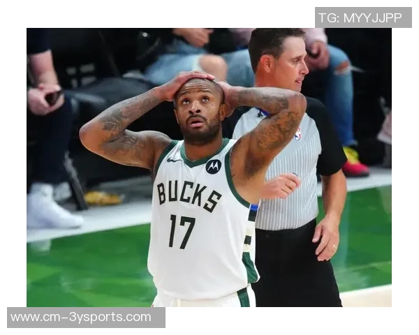 文班低位强攻遭布克防守犯规本场第4次犯规引发争议