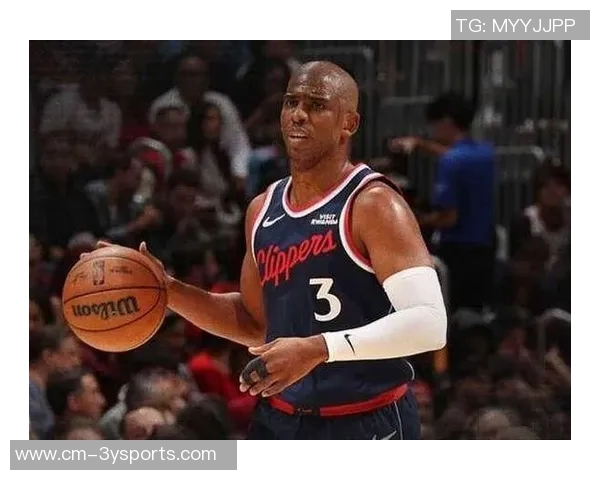 保罗重返快船基地训练展现老炮风采双手暴扣引发球迷热议 保罗重返快船基地训练展现老炮风采双手暴扣引发球迷热议